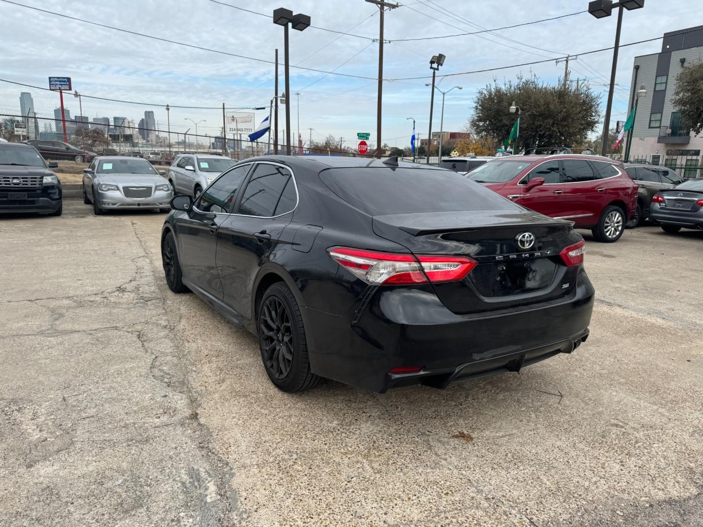 2019 Toyota Camry LE (4T1B11HK0KU) with an 2.5L L4 DOHC 16V engine, 8A transmission, located at 945 E. Jefferson Blvd, Dallas, TX, 75203, (214) 943-7777, 32.752514, -96.811630 - Photo#2